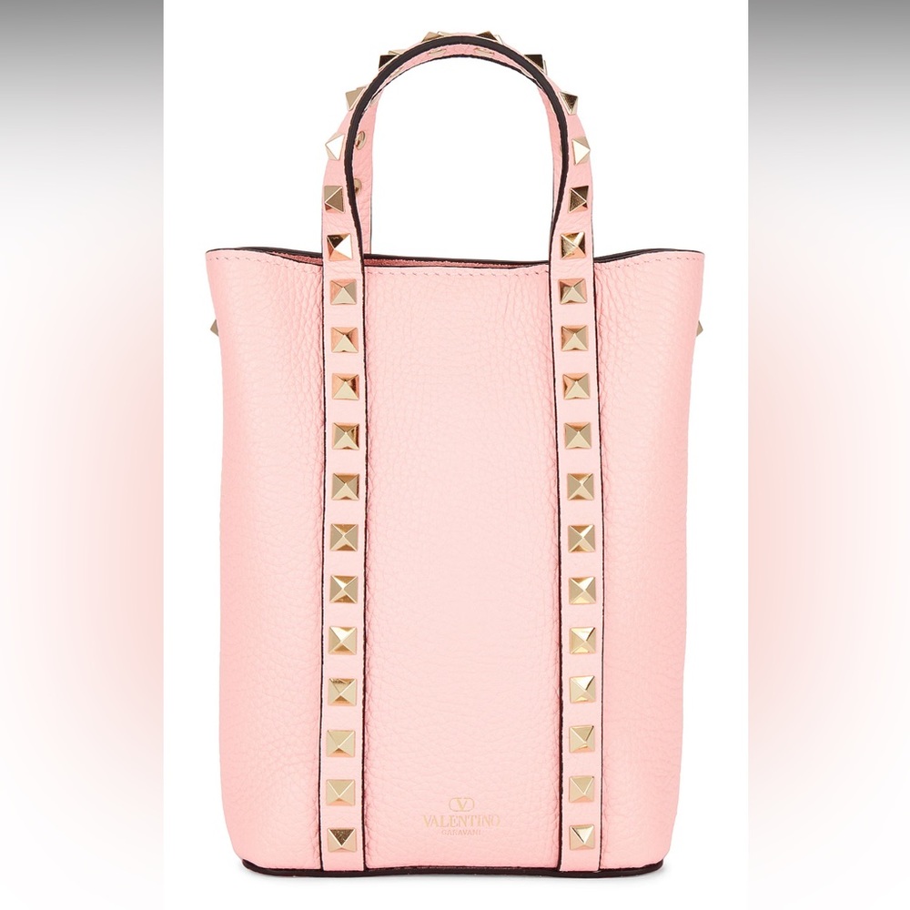 VALENTINO GARAVANI
Rockstud Pouch
Color: Rose Couture - Picture 12 of 15